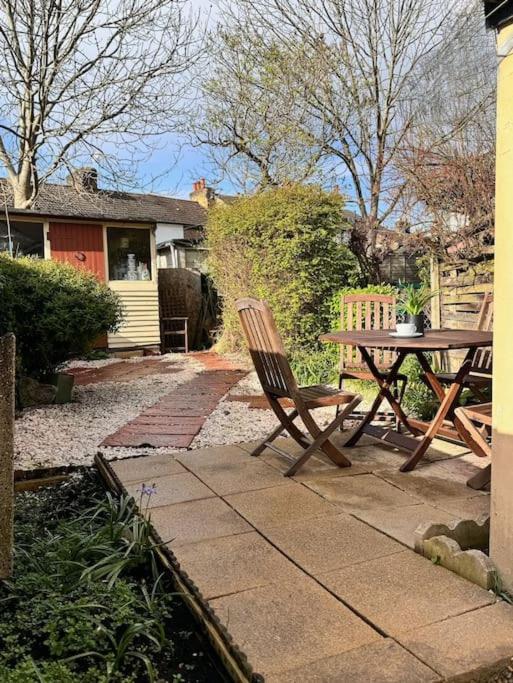 Large House With Fast Trains To London Villa London Borough of London Borough of Croydon Exteriör bild